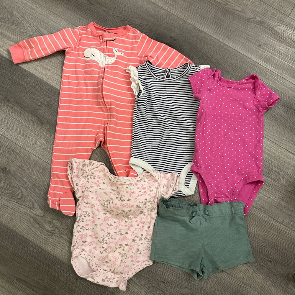 3/20$ Baby 6 month Clothing bundle - Pink, Striped, Floral, and Green